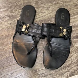Woman’s Gucci flip flop